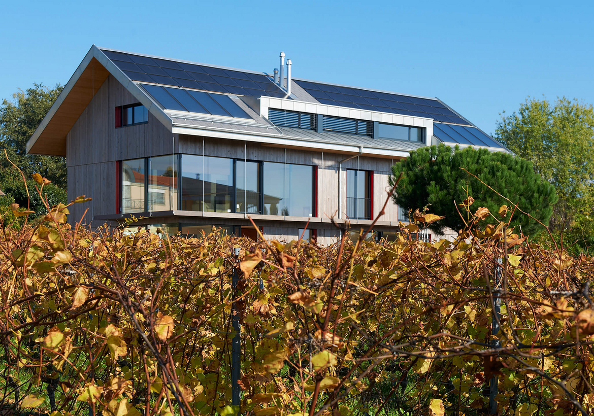 Des panneaux solaires photovoltaïques et thermiques pour chauffer et faire fonctionner la maison